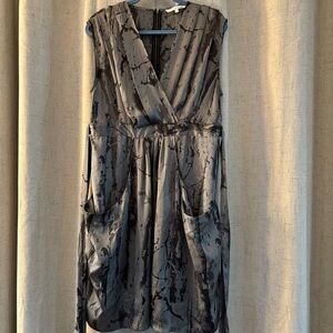 Mamas & Papas Maternity Tie Back Dress. Gray and black, size 14. Sleeveless.